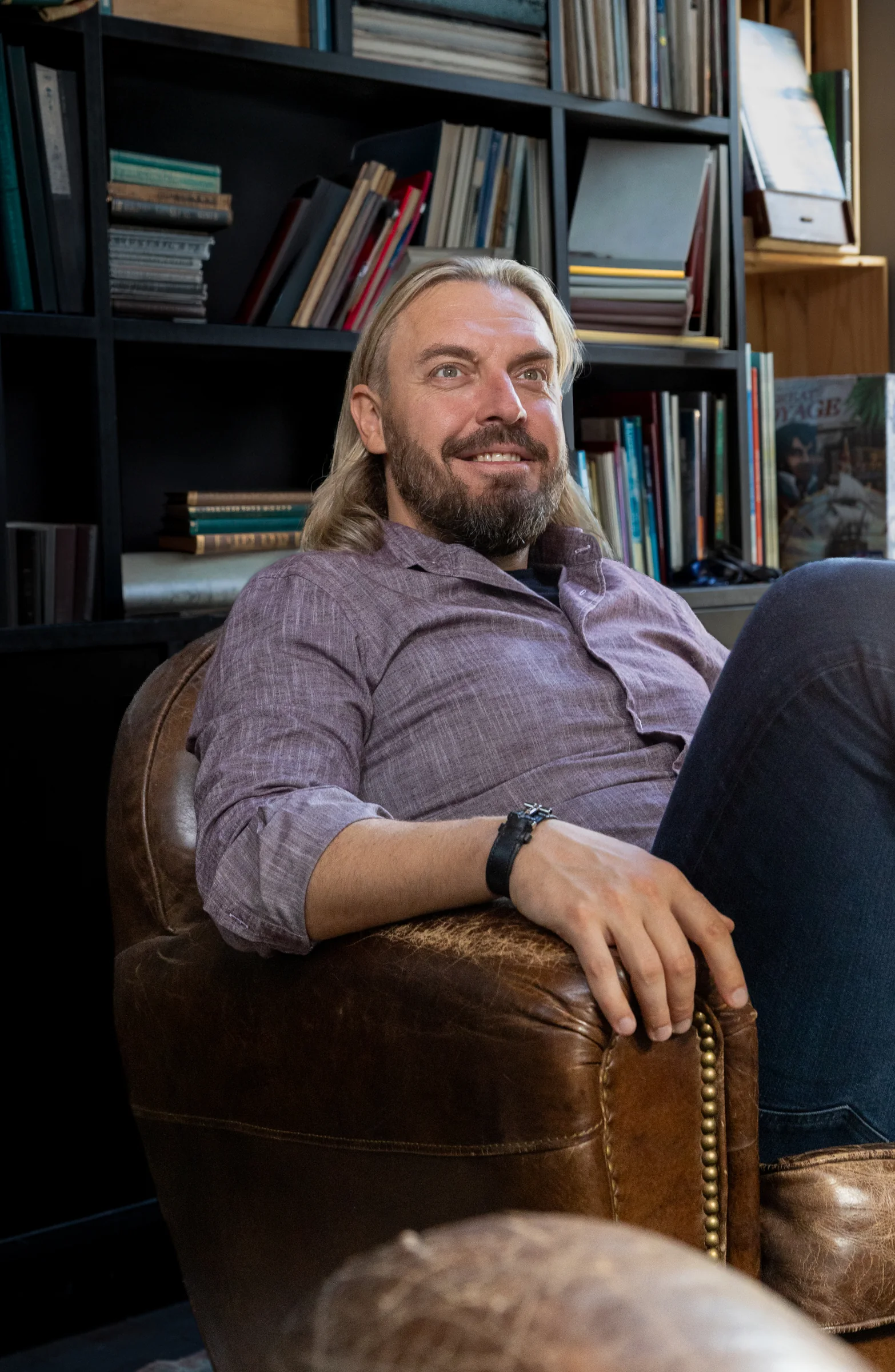 Eugen Zokol im Ledersessel